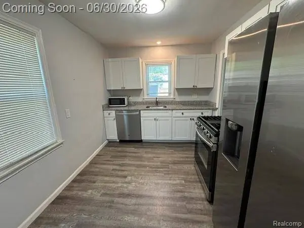 1825 Barrett AVE, Royal Oak, MI 48067