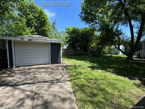 1825 Barrett AVE, Royal Oak, MI 48067