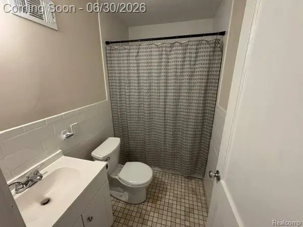1825 Barrett AVE, Royal Oak, MI 48067