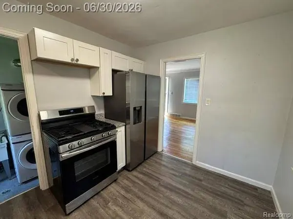 1825 Barrett AVE, Royal Oak, MI 48067
