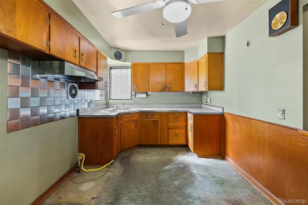 25212 Fairway DR, Dearborn, MI 48124