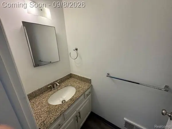 3224 WOODLAND AVE, Royal Oak, MI 48073