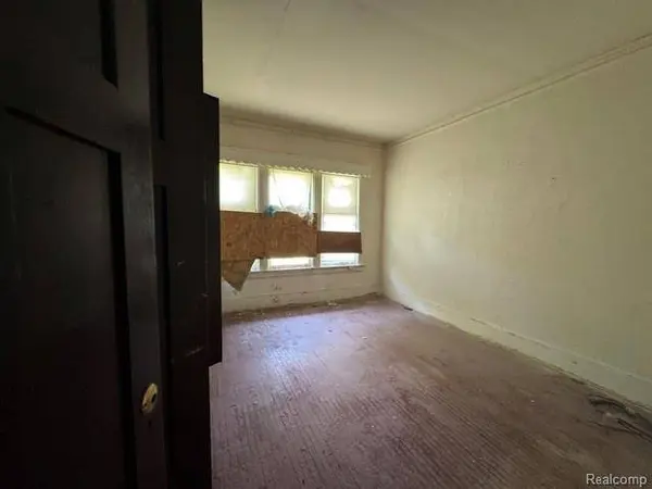 2430 Clairmount ST, Detroit, MI 48206