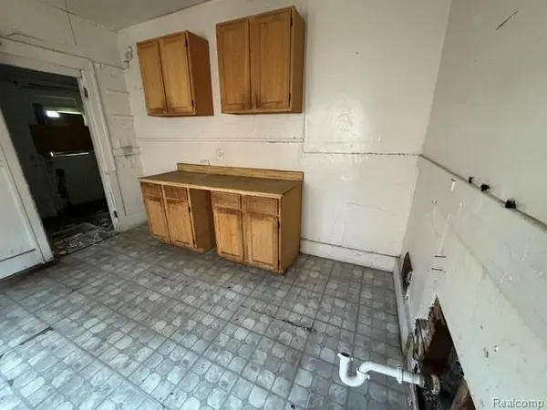 2430 Clairmount ST, Detroit, MI 48206