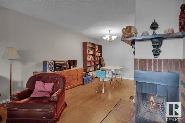 1152 SADDLEBACK RD NW, Edmonton, AB T6J 4Z4