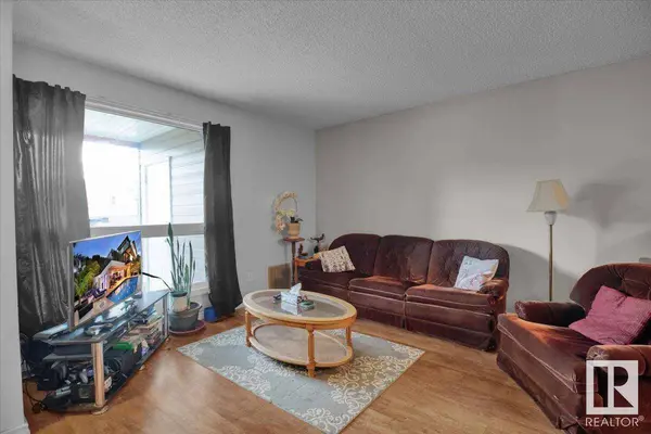 1152 SADDLEBACK RD NW, Edmonton, AB T6J 4Z4