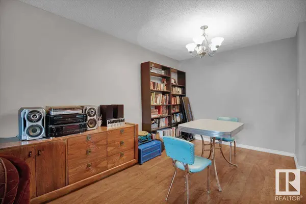 1152 SADDLEBACK RD NW, Edmonton, AB T6J 4Z4