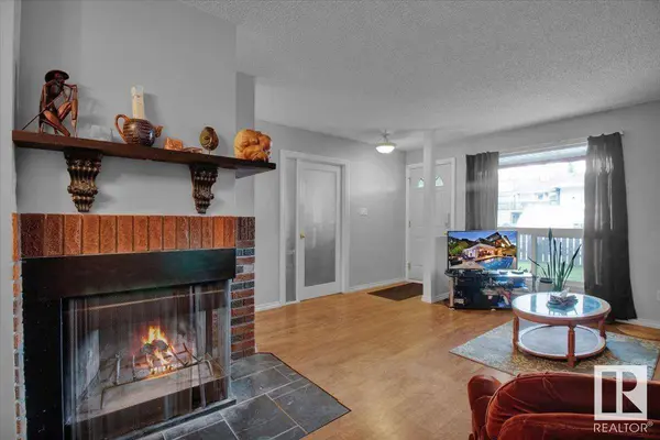 1152 SADDLEBACK RD NW, Edmonton, AB T6J 4Z4