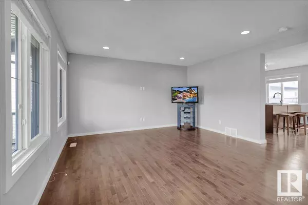 21427 95 AV NW, Edmonton, AB T5T 4C9