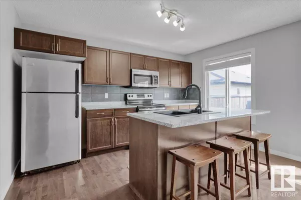 21427 95 AV NW, Edmonton, AB T5T 4C9