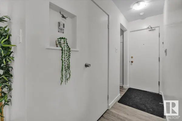 #3 10625 107 AV NW, Edmonton, AB T5H 0W5