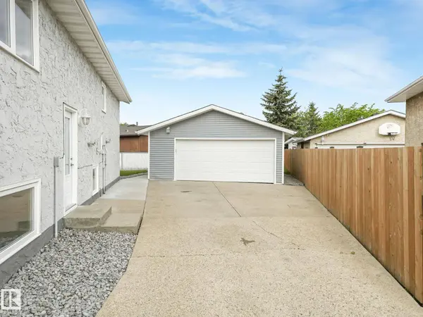 180 DUNLUCE RD NW, Edmonton, AB T5X 4N9