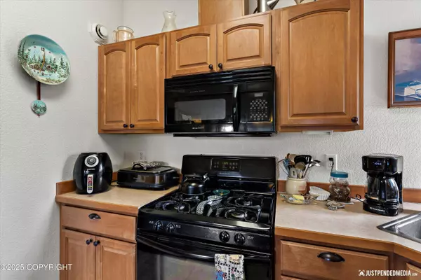 13693 E Guernsey LN, Palmer, AK 99645