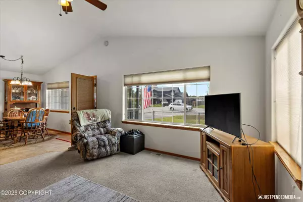 13693 E Guernsey LN, Palmer, AK 99645