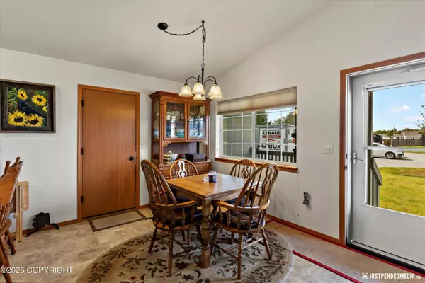 13693 E Guernsey LN, Palmer, AK 99645