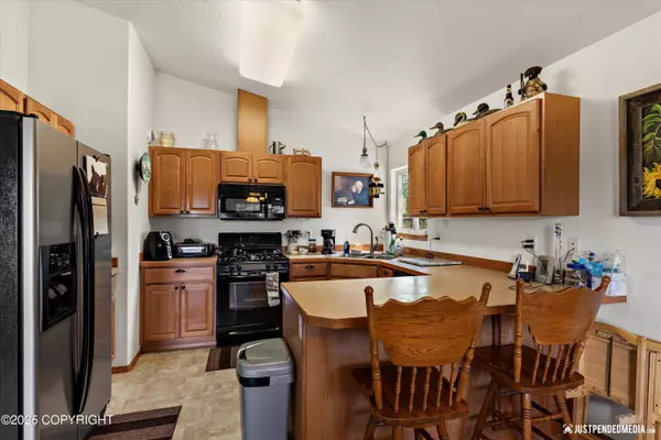 13693 E Guernsey LN, Palmer, AK 99645