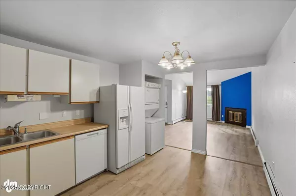 4294 Reka DR, Anchorage, AK 99508