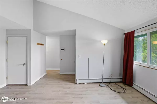 4294 Reka DR, Anchorage, AK 99508