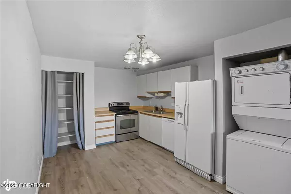 4294 Reka DR, Anchorage, AK 99508