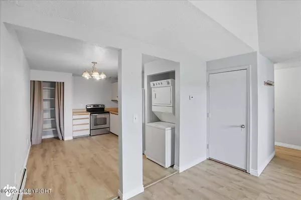 4294 Reka DR, Anchorage, AK 99508