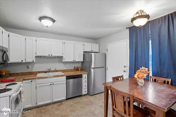 231 mccarrey ST 7A, Anchorage, AK 99508