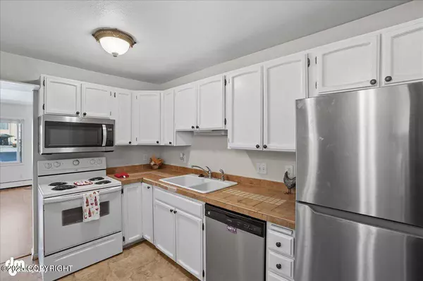 231 mccarrey ST 7A, Anchorage, AK 99508