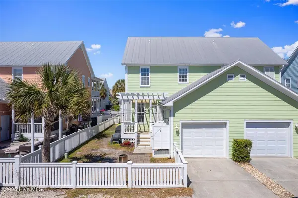 215 Silver Sloop WAY, Carolina Beach, NC 28428
