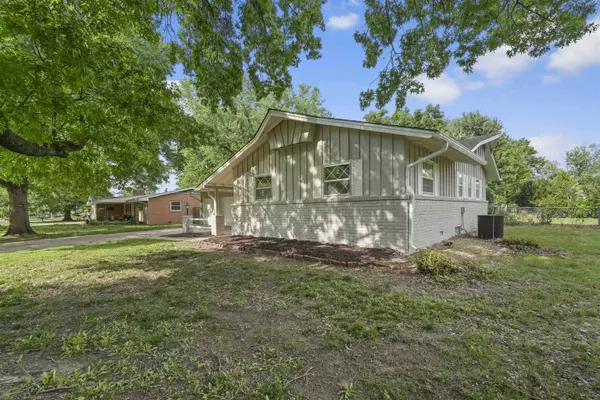 3916 N Clarence, Wichita, KS 67204