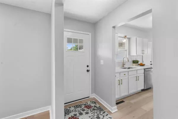 2440 N Battin Ave, Wichita, KS 67220