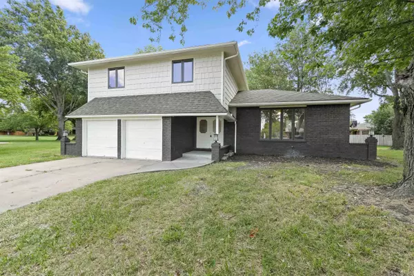 1534 N Valleyview Ct, Wichita, KS 67212