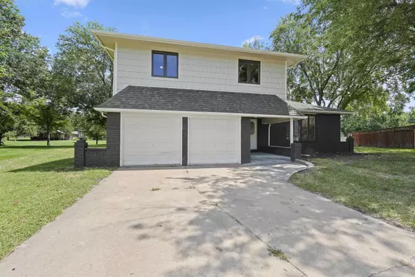 1534 N Valleyview Ct, Wichita, KS 67212