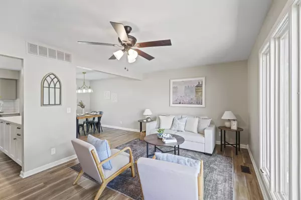 1534 N Valleyview Ct, Wichita, KS 67212