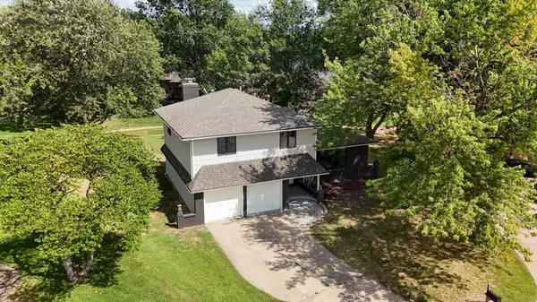 1534 N Valleyview Ct, Wichita, KS 67212