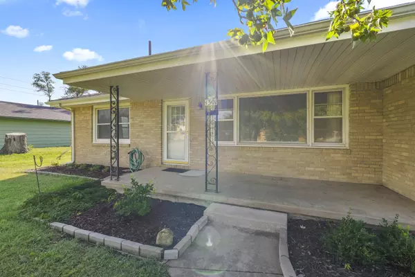 1301 Allison St, Newton, KS 67114