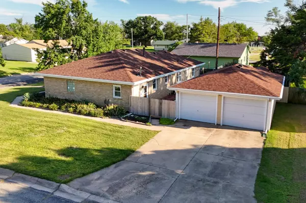 1301 Allison St, Newton, KS 67114