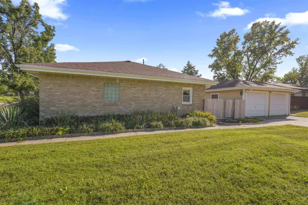 1301 Allison St, Newton, KS 67114