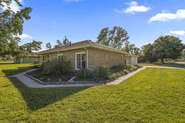 1301 Allison St, Newton, KS 67114