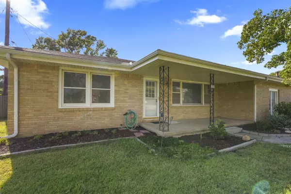 1301 Allison St, Newton, KS 67114