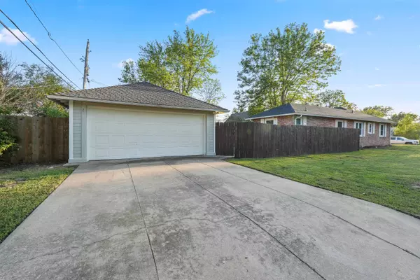 1440 N Athenian Ave, Wichita, KS 67203