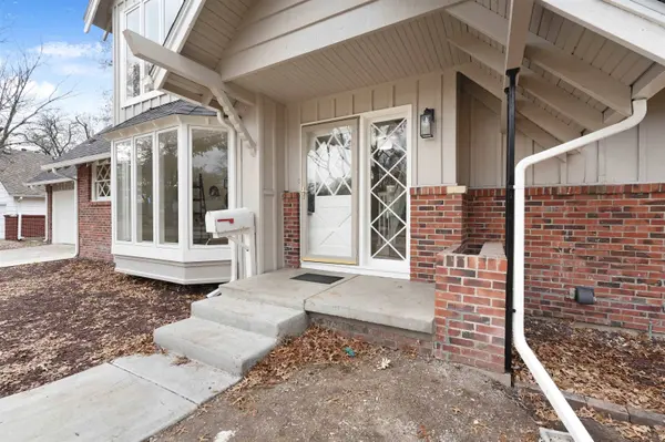 721 N Stratford Ln, Wichita, KS 67206