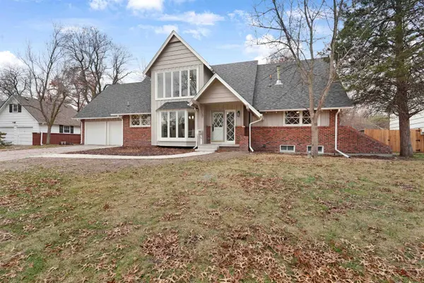 721 N Stratford Ln, Wichita, KS 67206