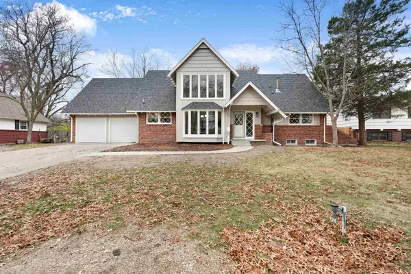721 N Stratford Ln, Wichita, KS 67206