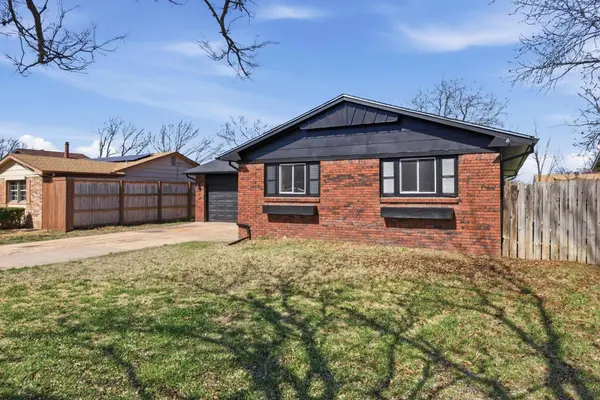 8208 E Grail, Wichita, KS 67207