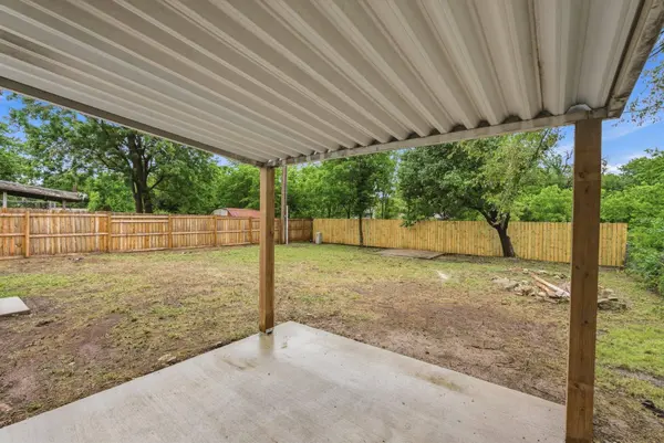 442 N Hickory Ln, Valley Center, KS 67147