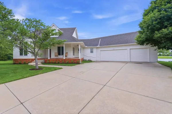 6918 E Summerside Ct, Bel Aire, KS 67226
