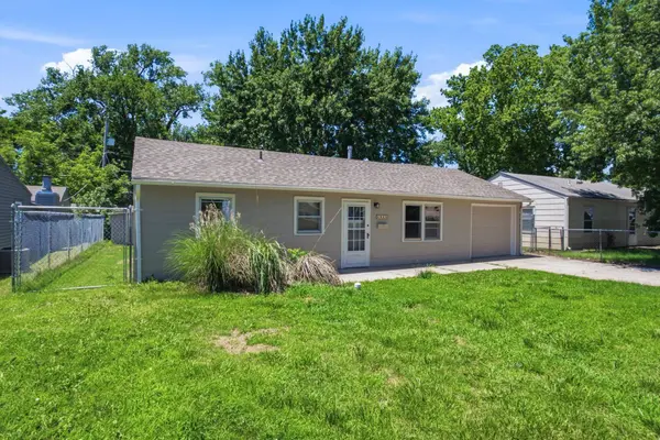 4949 S Cedardale Ave, Wichita, KS 67216
