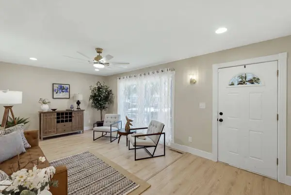 1214 N Westview Dr, Derby, KS 67037