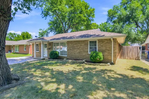 1214 N Westview Dr, Derby, KS 67037