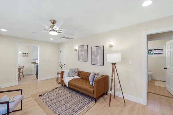 1214 N Westview Dr, Derby, KS 67037