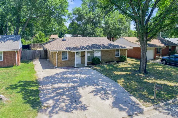 1214 N Westview Dr